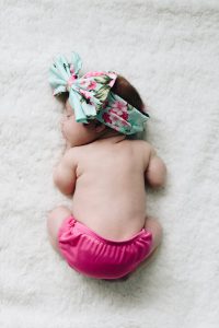 oblačila za novorojenčke morajo biti nežna, da ne škodijo dojenčkovi občutljivi koži